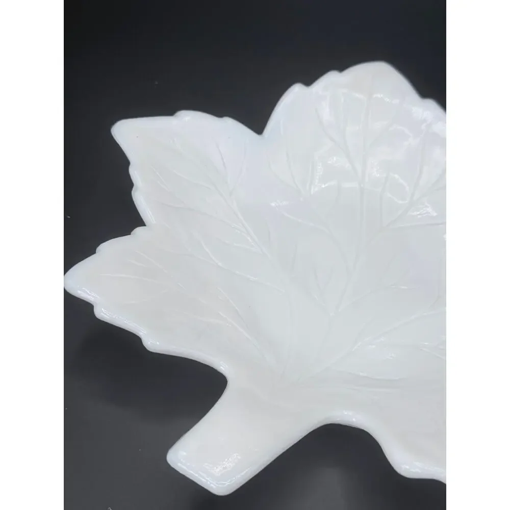 Vintage Westmoreland Bramble Milk Glass Maple Leaf Dish 8 Inch White